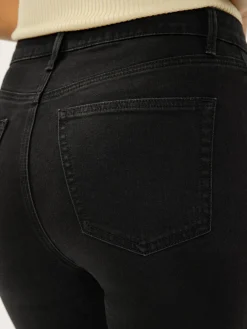 Isbister High Rise Luxe Stretch Capri